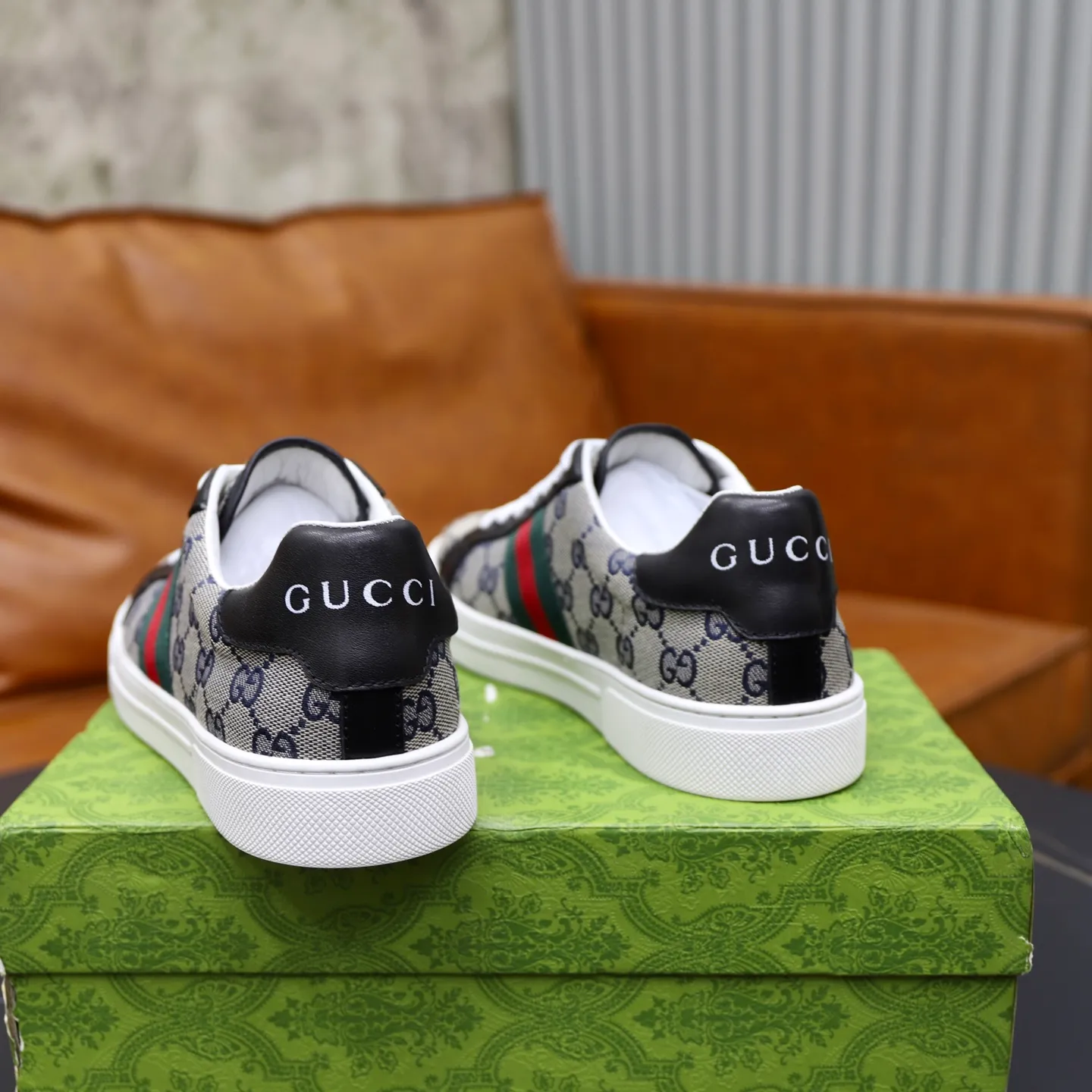 Men's shoes: 420💰🙅‍♂️🙅‍♂️🙅‍♂️ Brand: Gucci GuCCI Standard code: 38-44 (45 customized) Grade: Same as the official website Material: Brand cloth fabric Comfortable and breathable sheepskin lining Lightweight wear-resistant outsole Style category: Men's fashionable casual shoes Running sneakers Distinguished luxury brand elements Top luxury Color: actual picture color